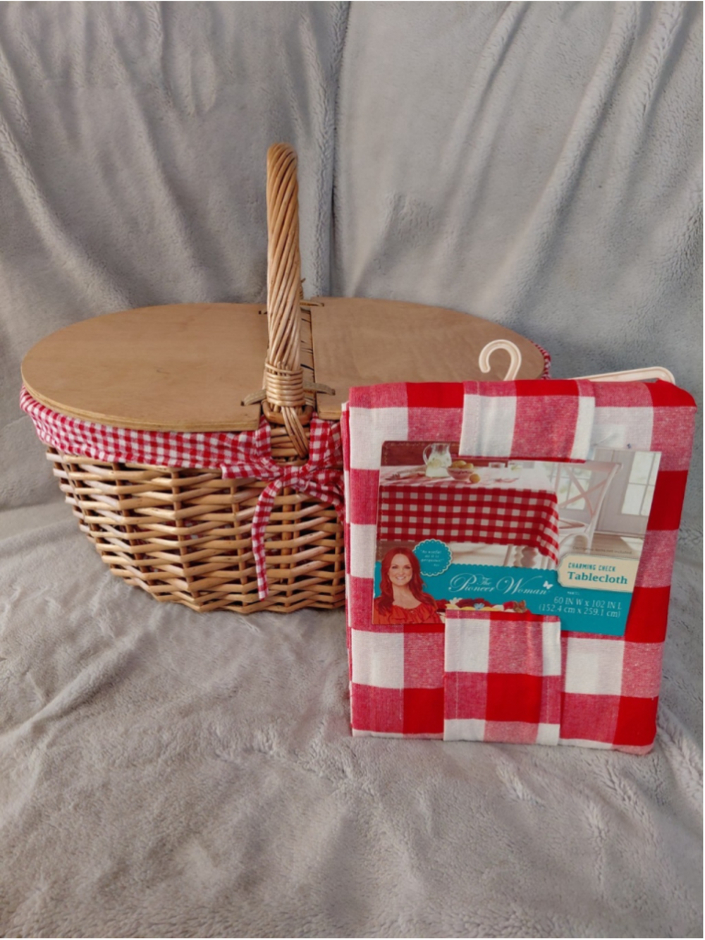 Picnic Time Classic Country Wicker Picnic Basket & Tablecloth Bundle Red Checker